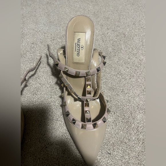 Valentino Garavani Rockstud Slingback Heels - Picture 8 of 16